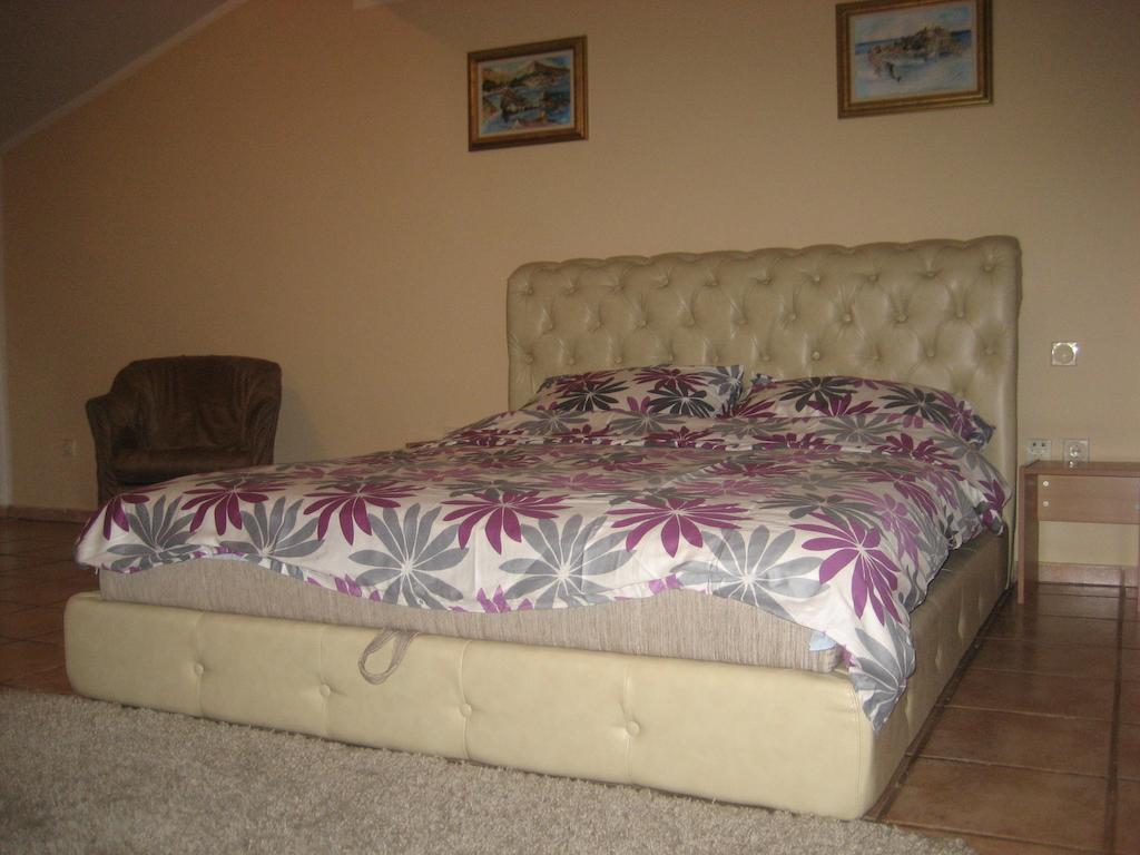 Guest House Maja Novi Sad Exterior photo